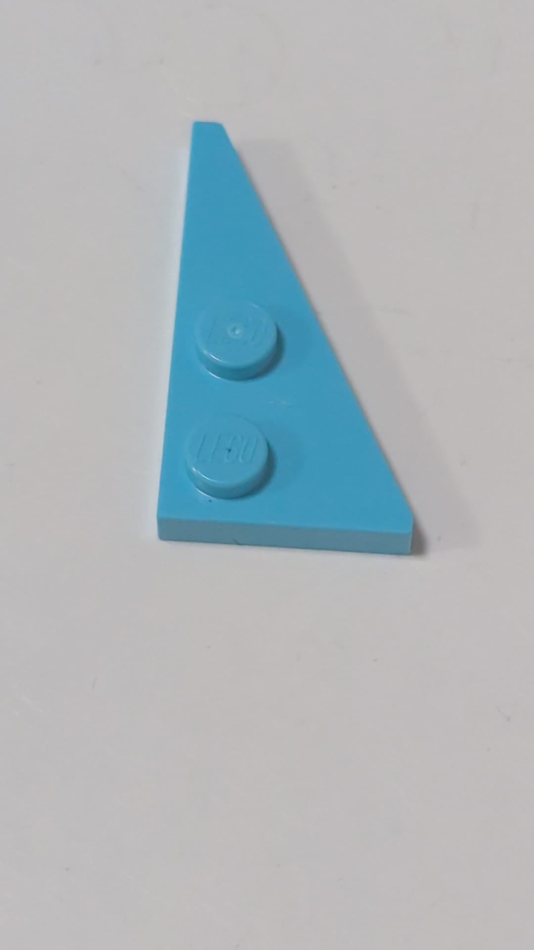 4x2 Keil, Platte rechts, spitz azur (medium)