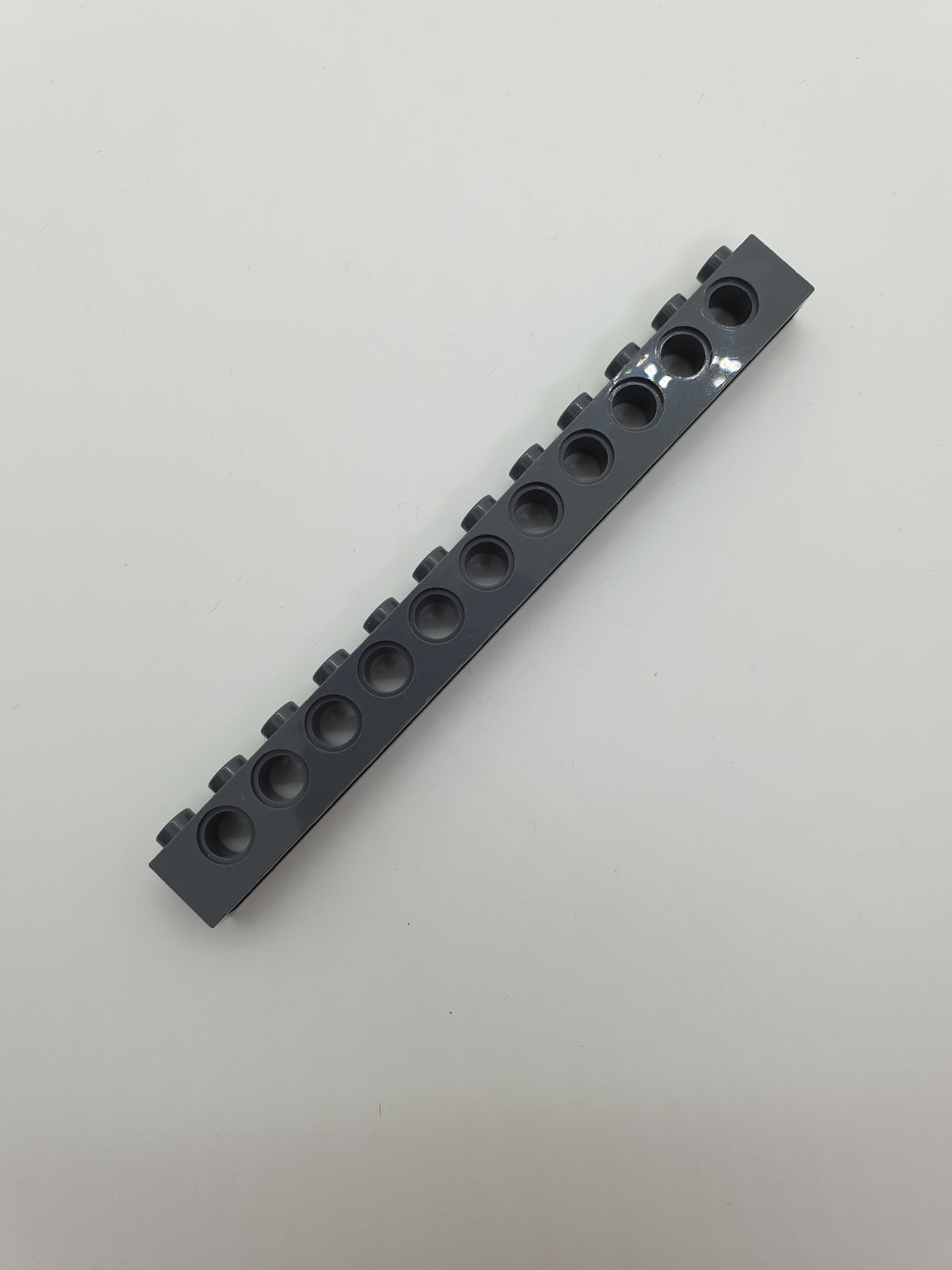 NEU Technik, Stein 1 x 12 mit Pinlöchern neudunkelgrau