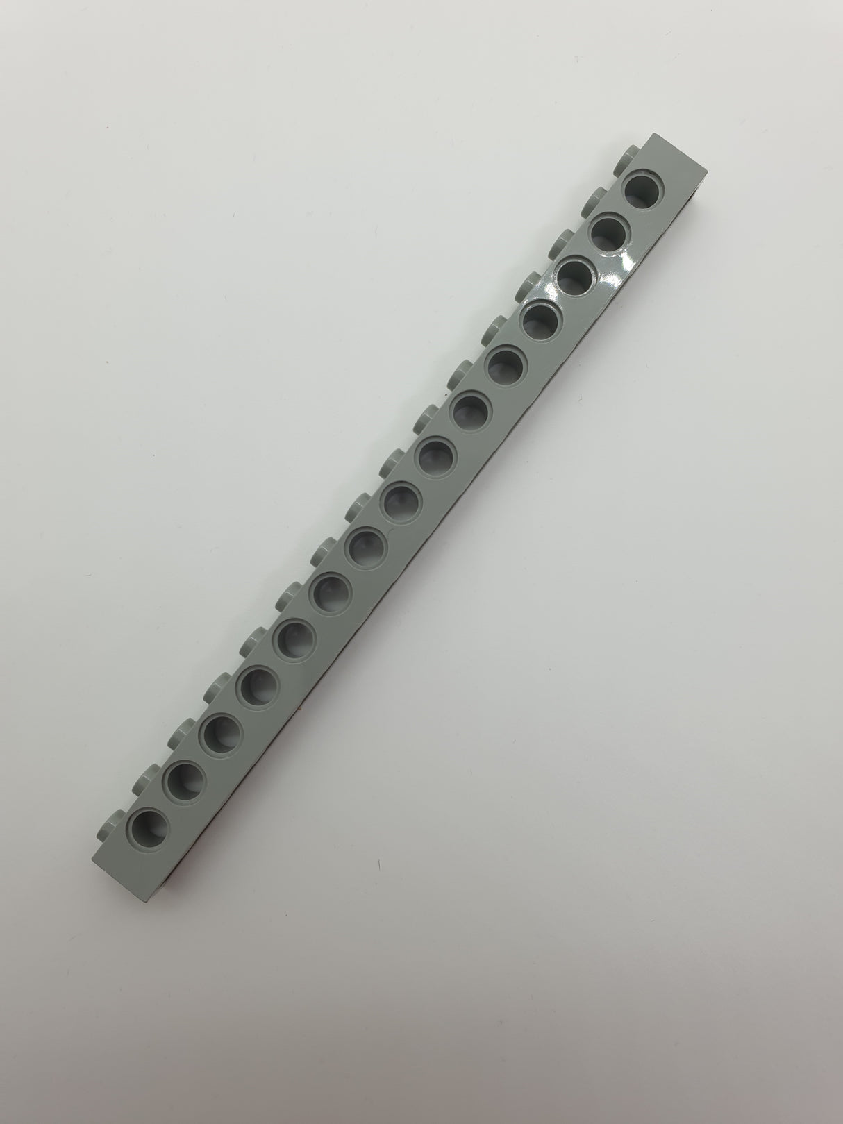 NEU Technik, Stein 1 x 16 mit Pinlöchern neuhellgrau
