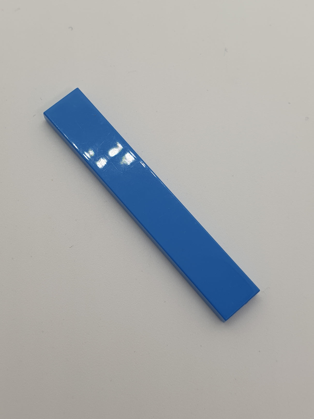 NEU Fliese 1 x 8 mittelblau