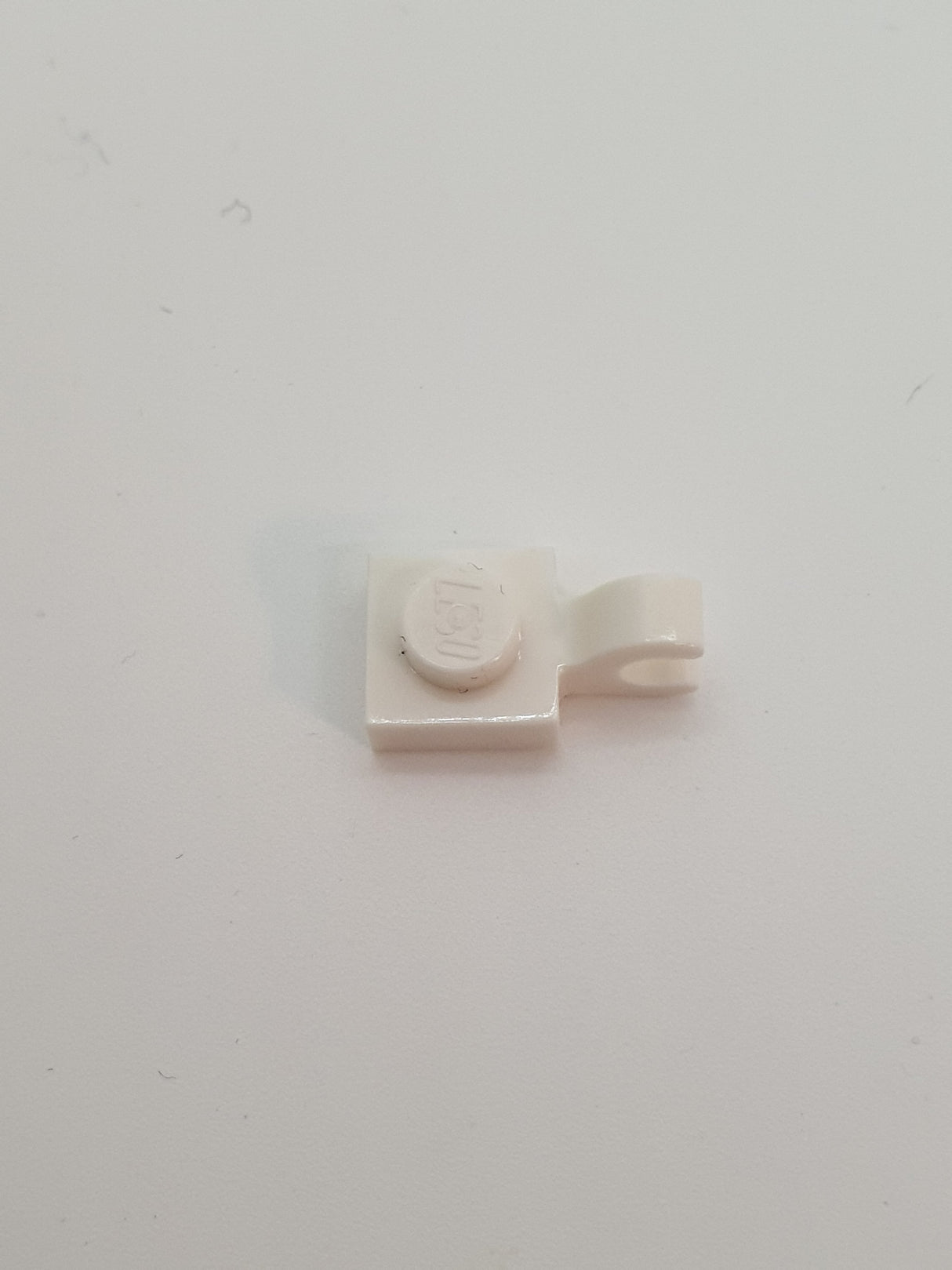 NEU Platte, modifiziert 1 x 1 mit offenem O-Clip (horizontal) weiß