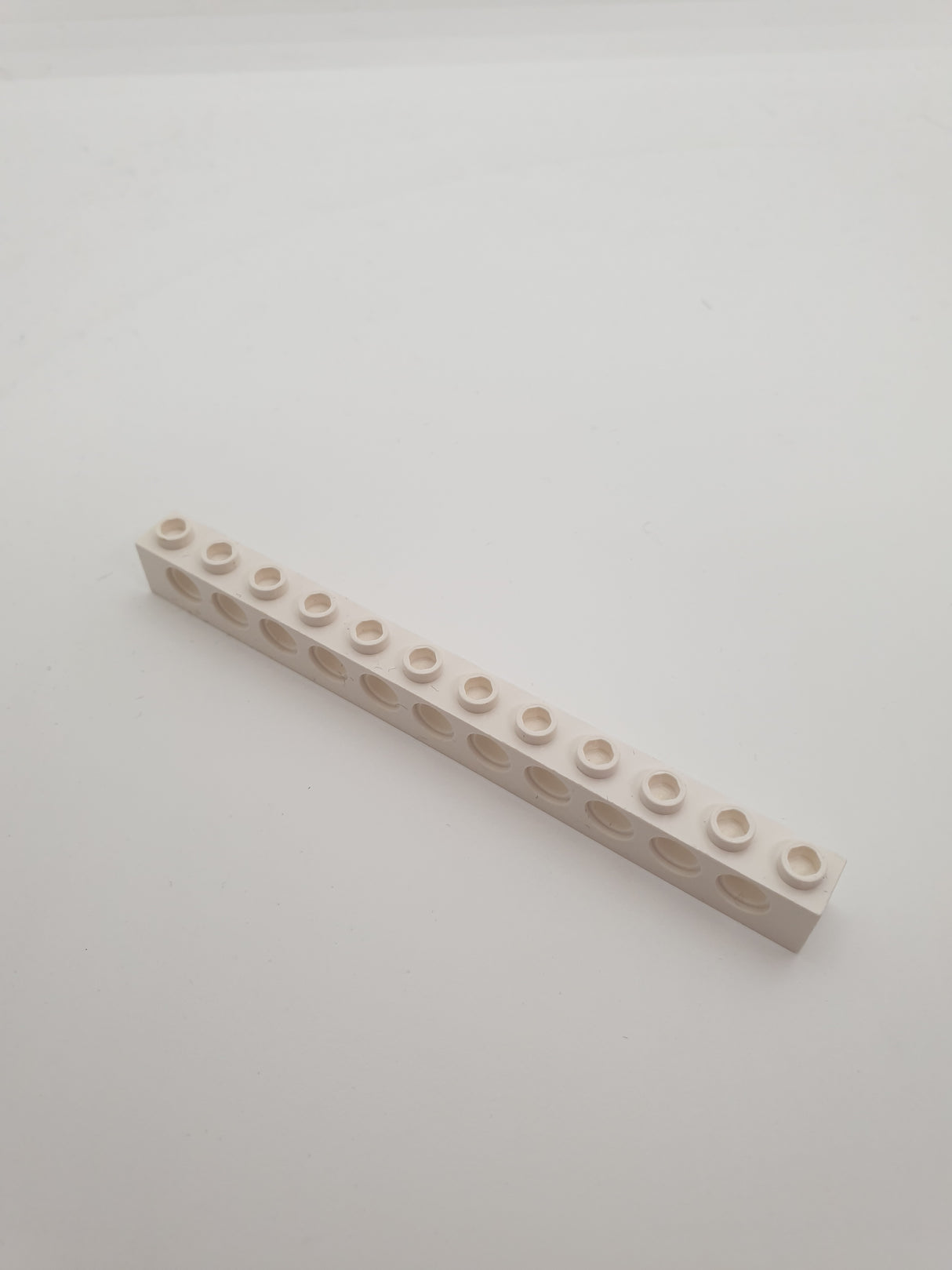 NEU Technik, Stein 1 x 12 mit Pinlöchern weiß
