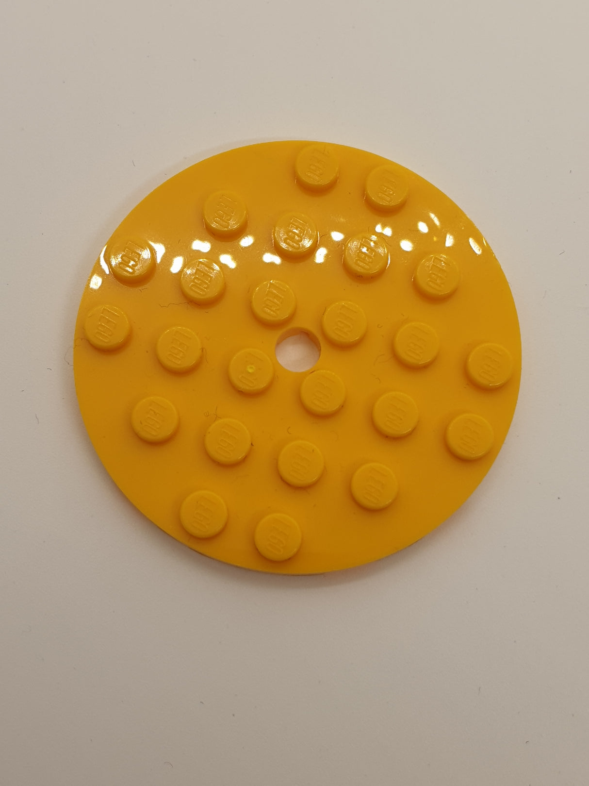 NEU Platte, rund 6 x 6 mit Loch hellorange