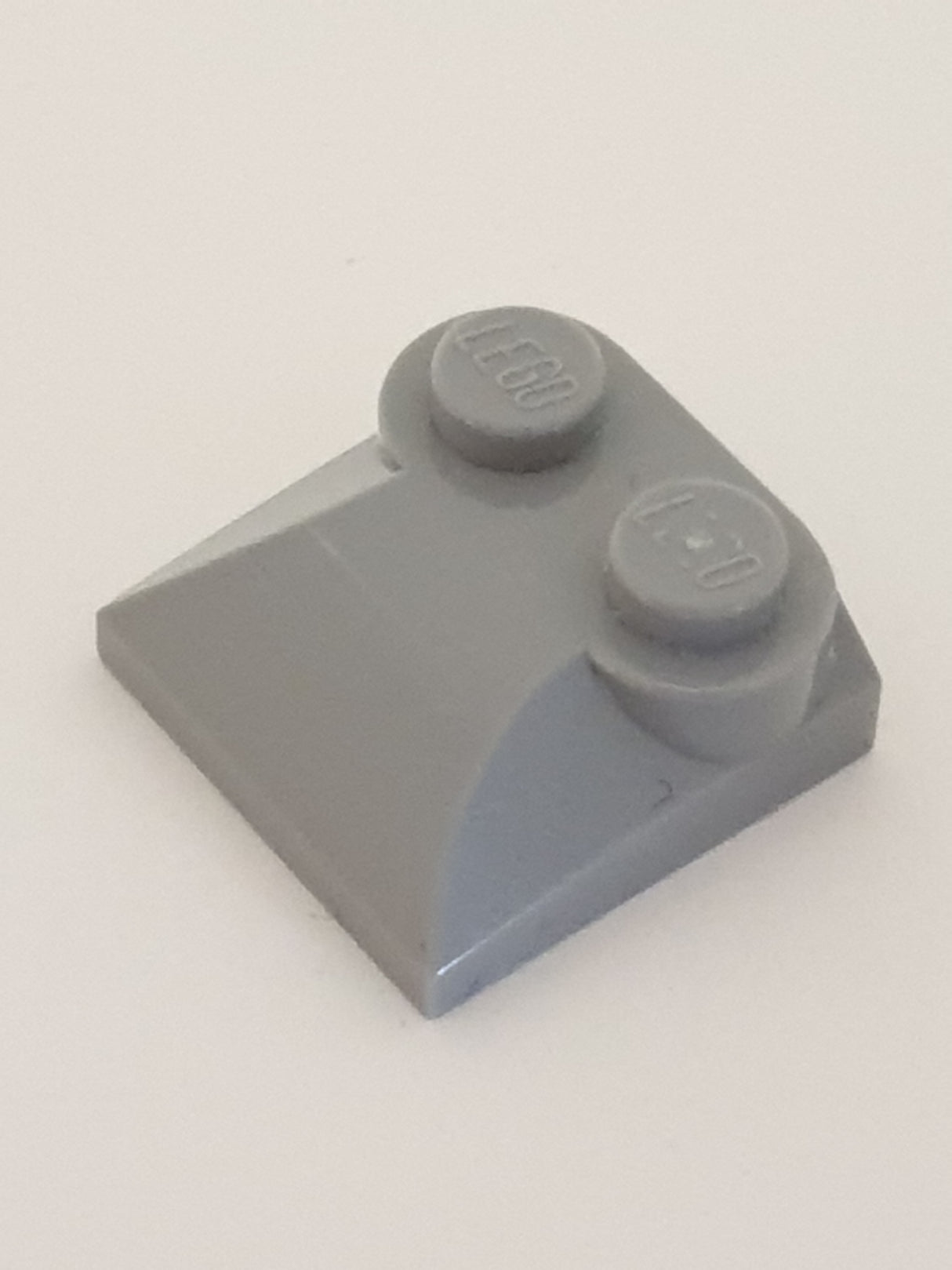 NEU Bogenstein 2 x 2 x 2/3 mit 2 Noppen und gebogenen Seiten neuhellgrau