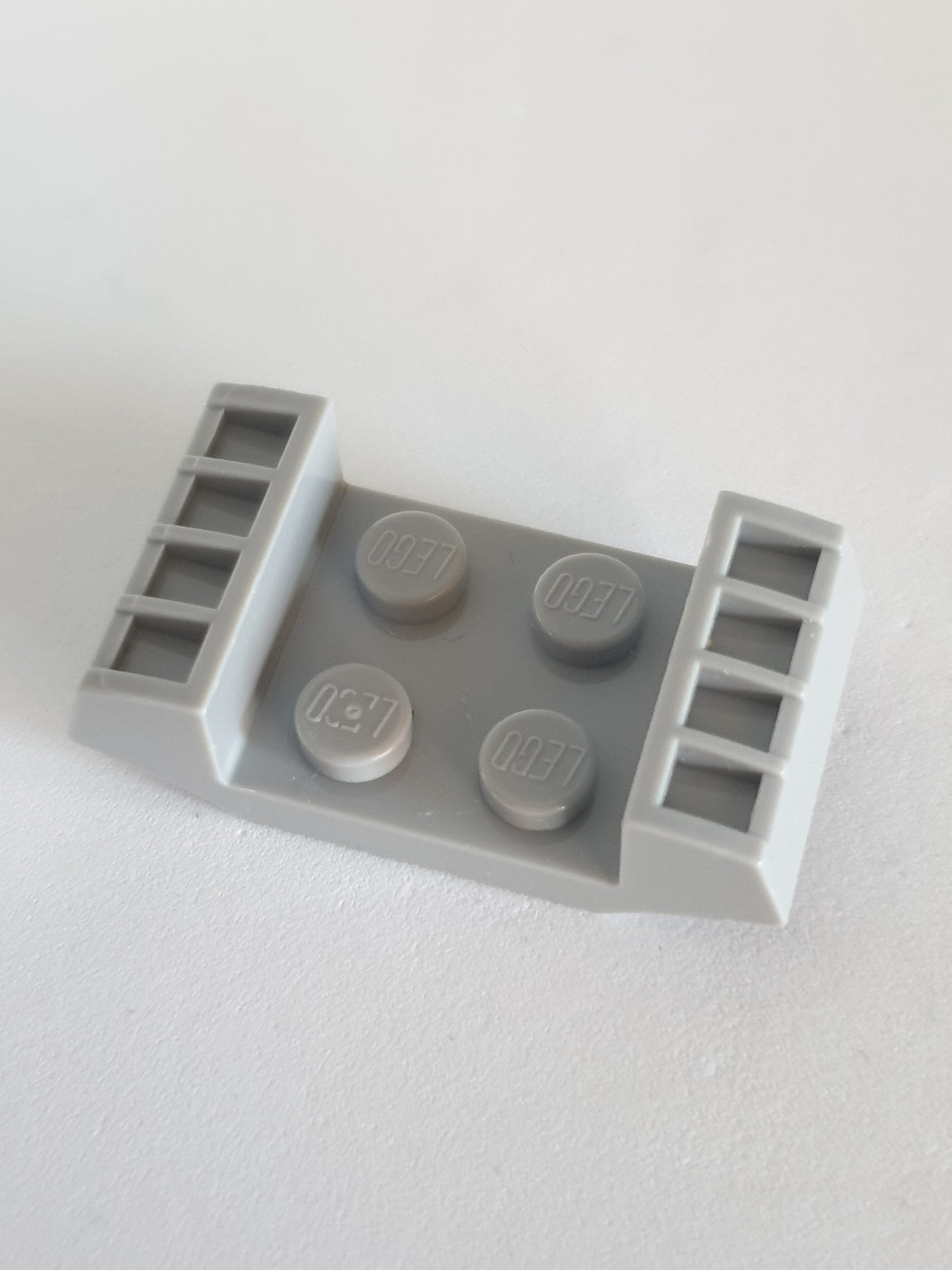 NEU Platte, modifiziert 2 x 2 mit Lüftungen neuhellgrau