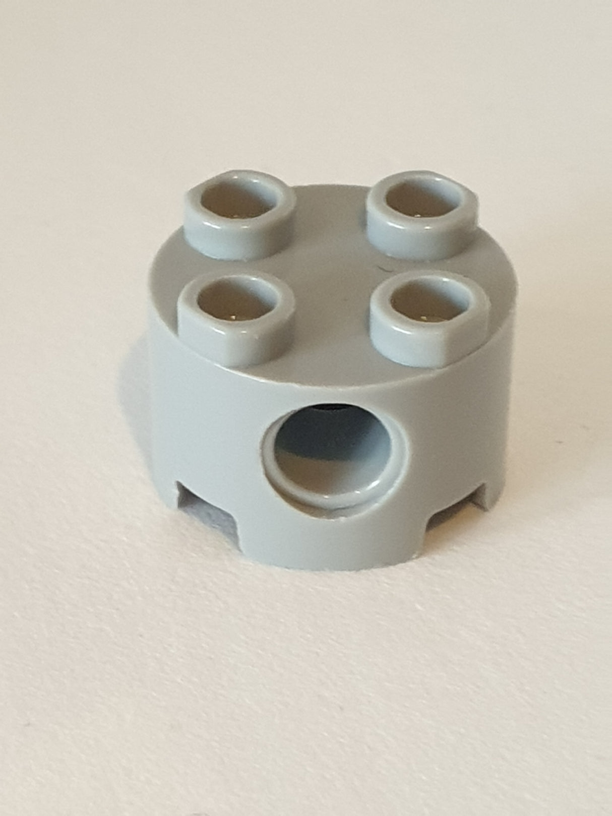 NEU Stein, rund 2 x 2 mit Pin Löchern neuhellgrau