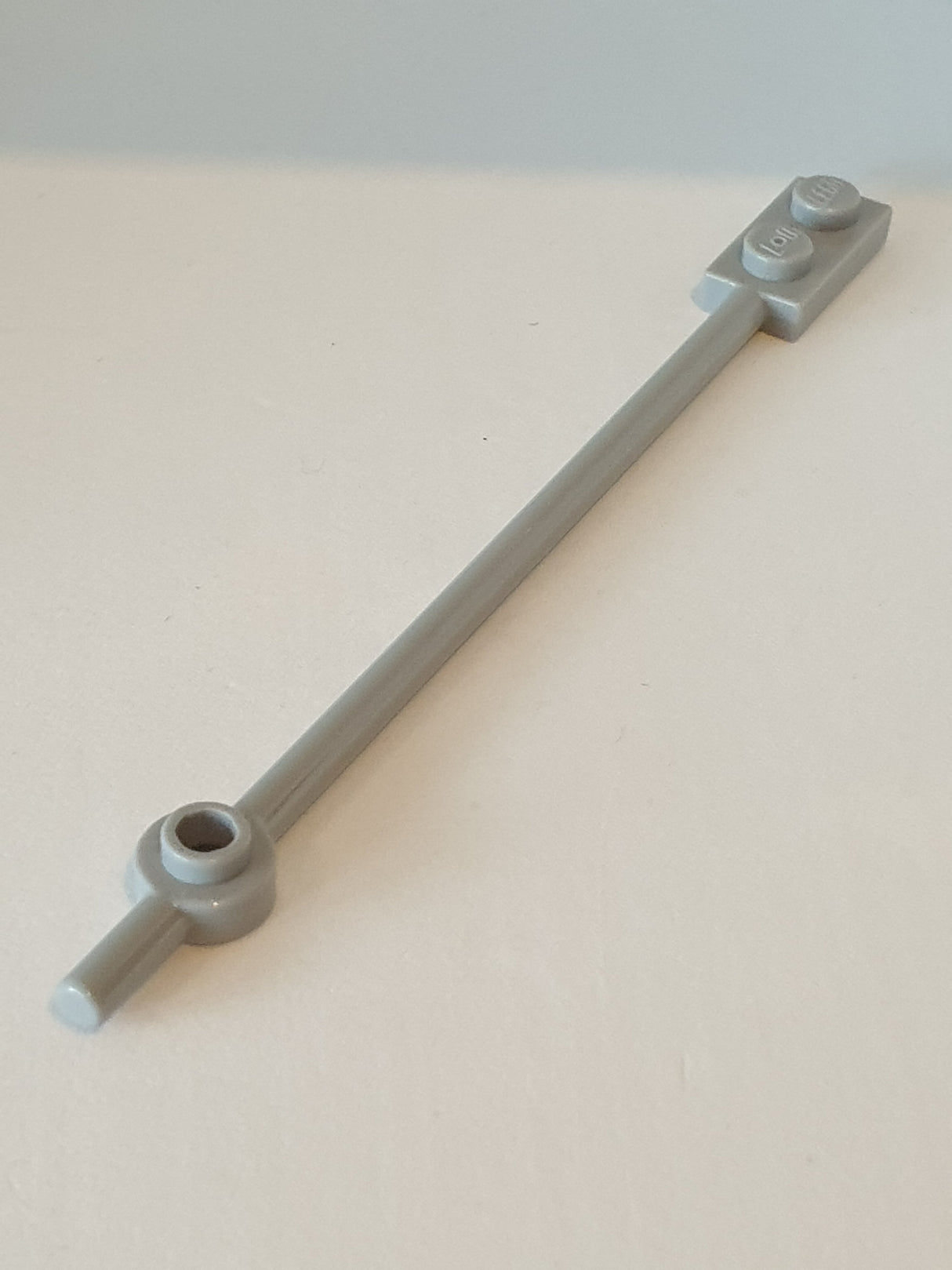 NEU Bar 12L mit 1 x 2 Plattenende soliden Noppen und 1 x 1 rundem Plattenende neuhellgrau