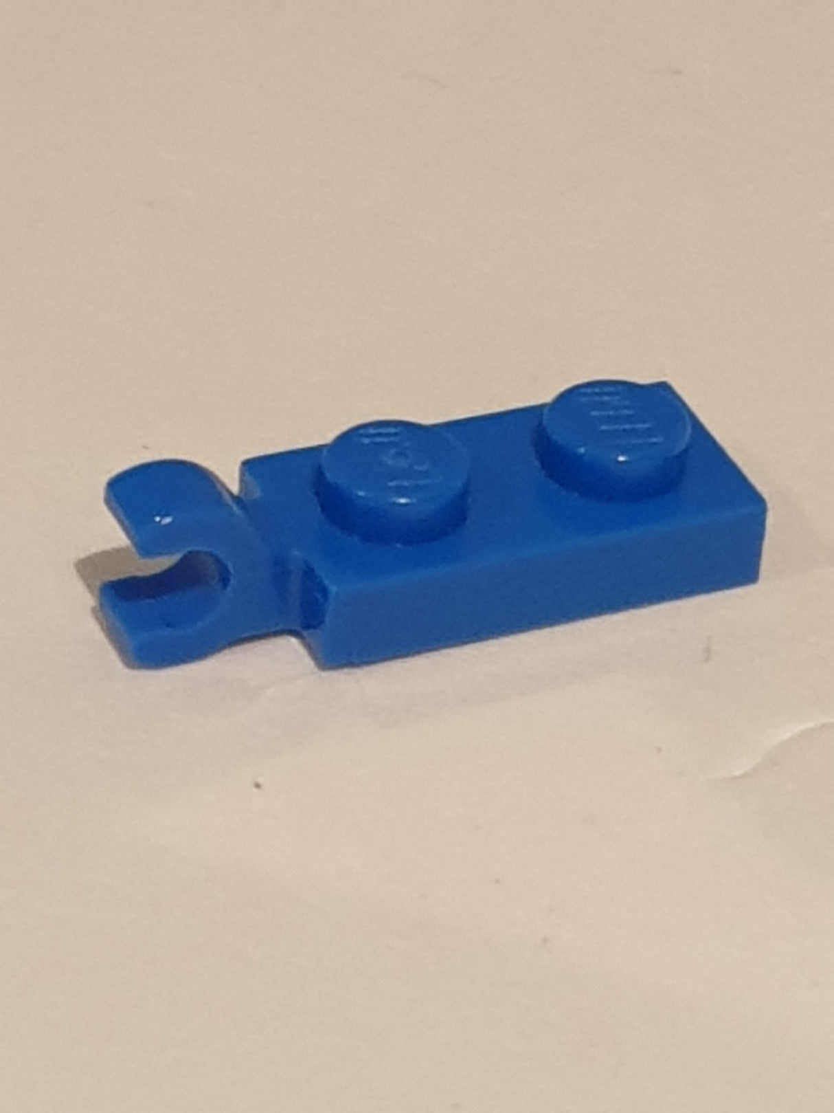 NEU Platte modifiziert 1 x 2 mit Clip am Ende (horizontal) blau
