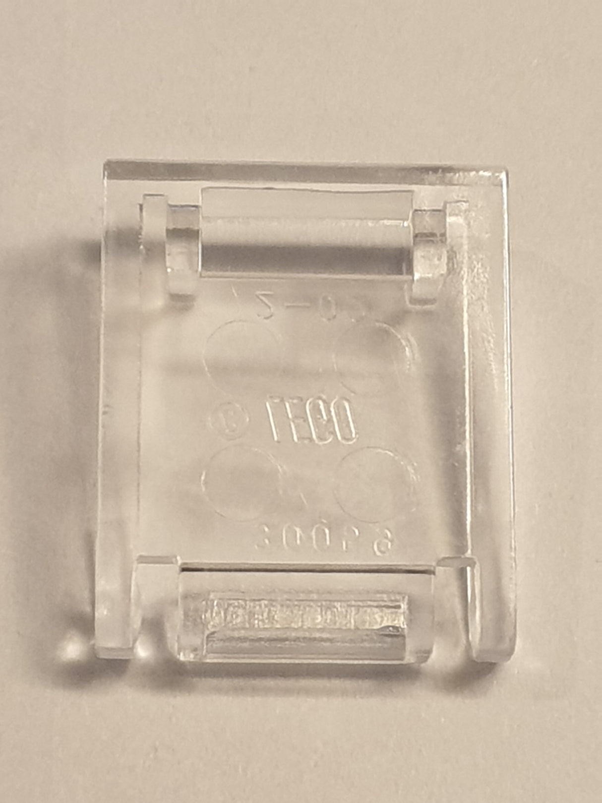 NEU 2x2x2 Container-Tür / Schranktür mit Schlitz transparent weiß