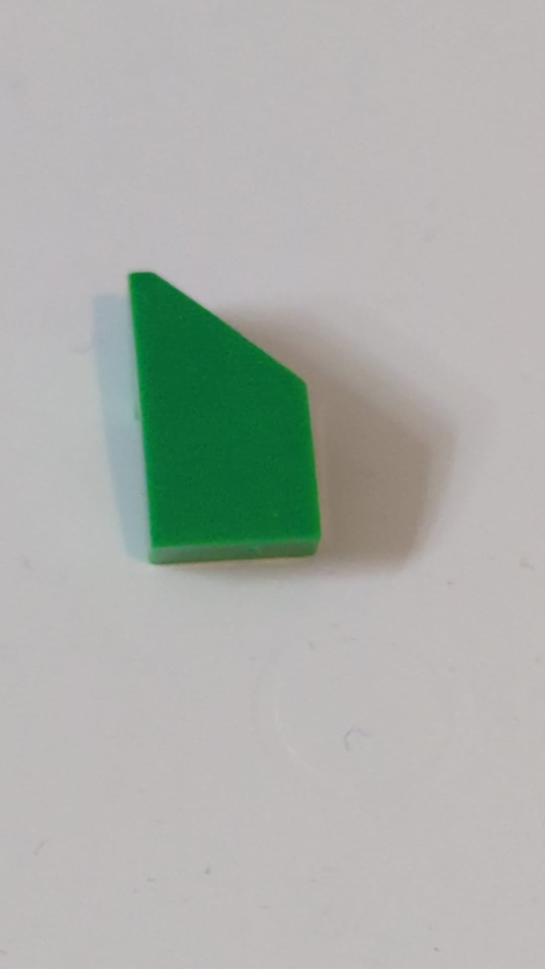 2x1x2/3 Keil Rechts mediumgrün