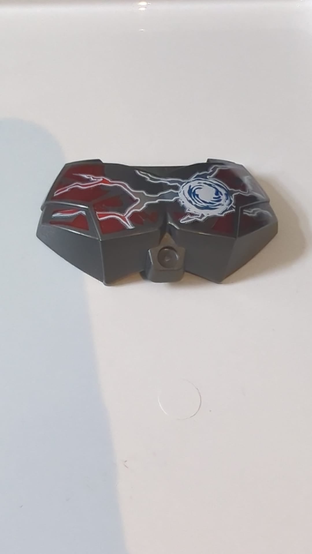 Große Brustpanzerung für Figuren (Größe S) mit Chi-Symbol und dunkelrotem Wolfsmuster titan