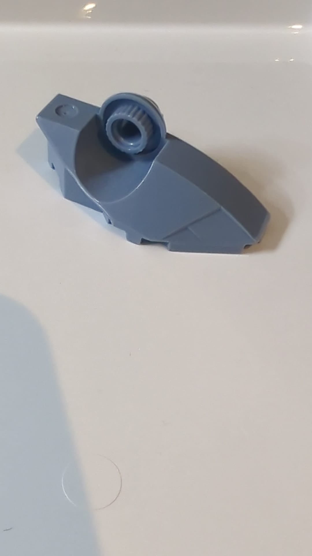 Großer Figurenfuß mit Drehgelenk, Kugelhälfte vertikal sandblau