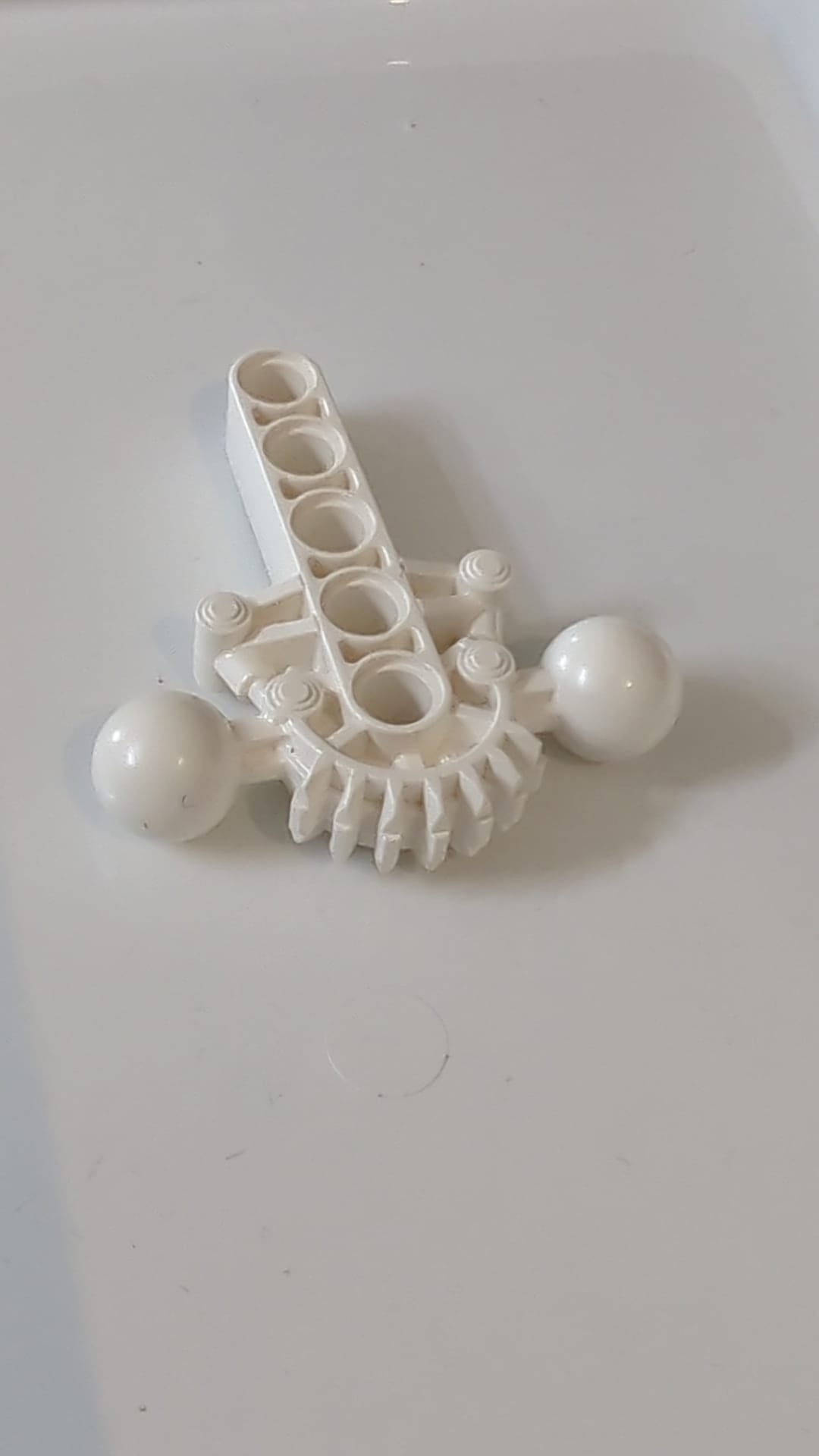 Bionicle-Hüfte/Unterkörper mit 2 Kugelgelenken und 7-Zahn-Halbzahnrad weiß