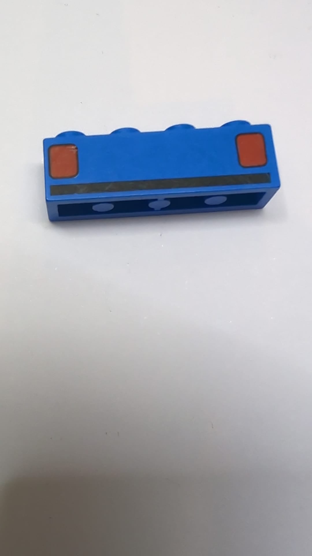 1x4 Stein mit roten Auto-Rücklichtern und schwarzem Streifenmuster blau