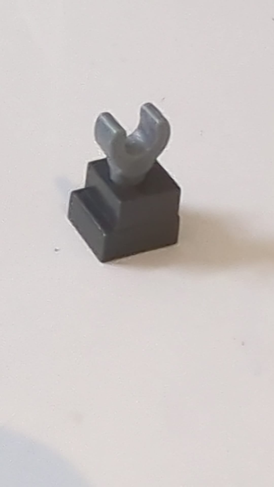 Beinskelett mit perlmuttfarbenem, dunkelgrauem Quadratfuß pearlsilber
