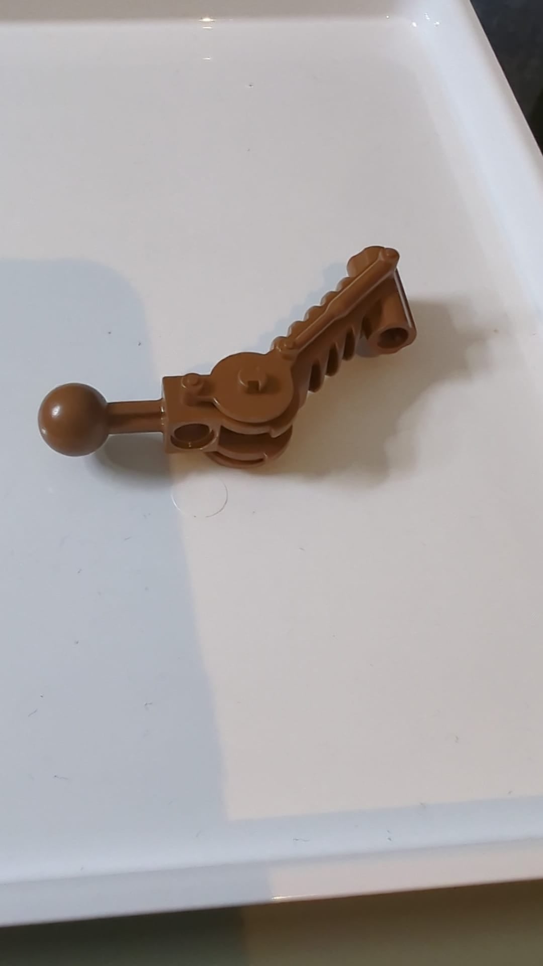 5x7 Bionicle Kugelgelenk Arm mit doppelter Achsbohrung bei 90 Grad hellbraun