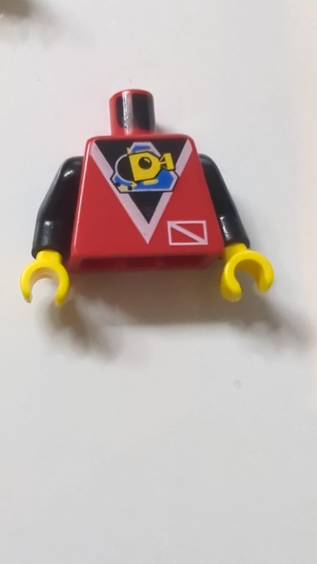 Torso Divers U-Boot-Logo-Muster / Rote Arme / Gelbe Hände rot