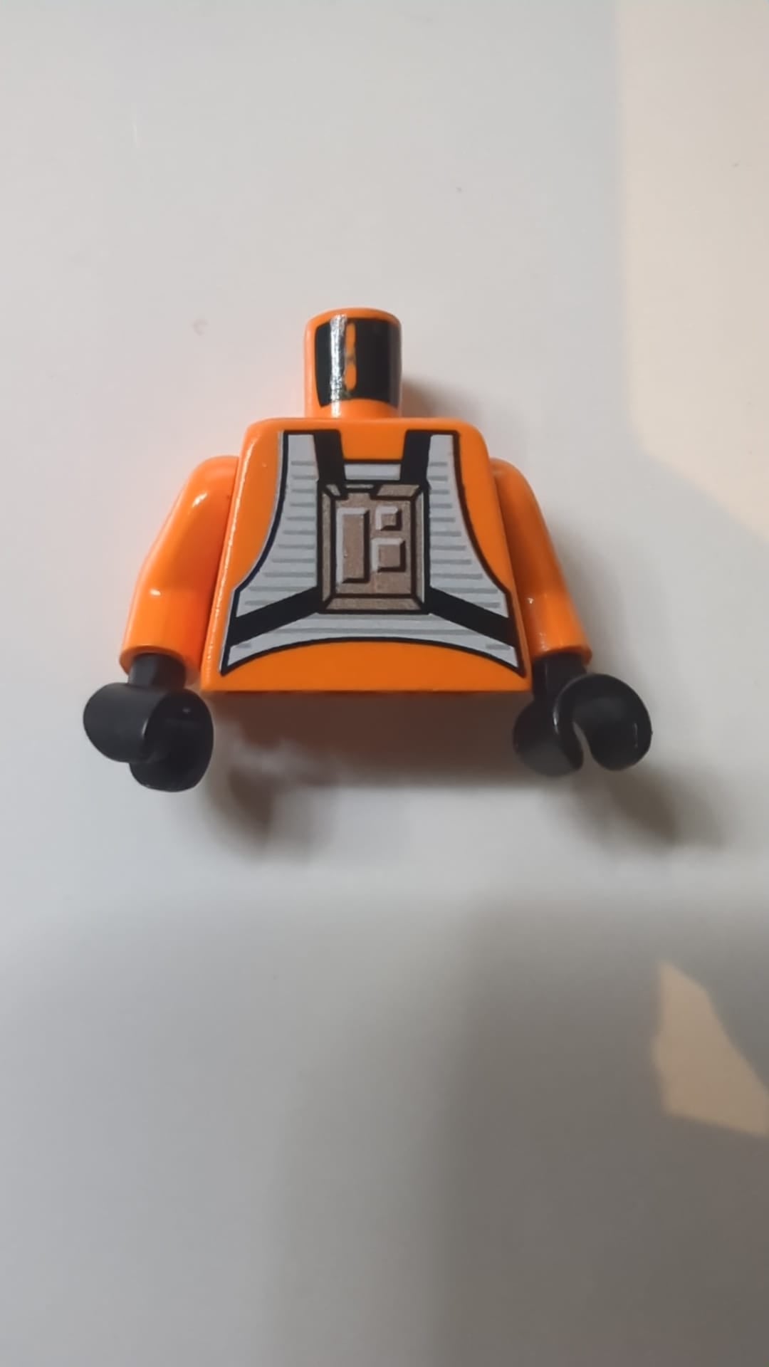 Torso: SW-Rebellenpilotenmuster / Orange Arme / Schwarze Hände orange