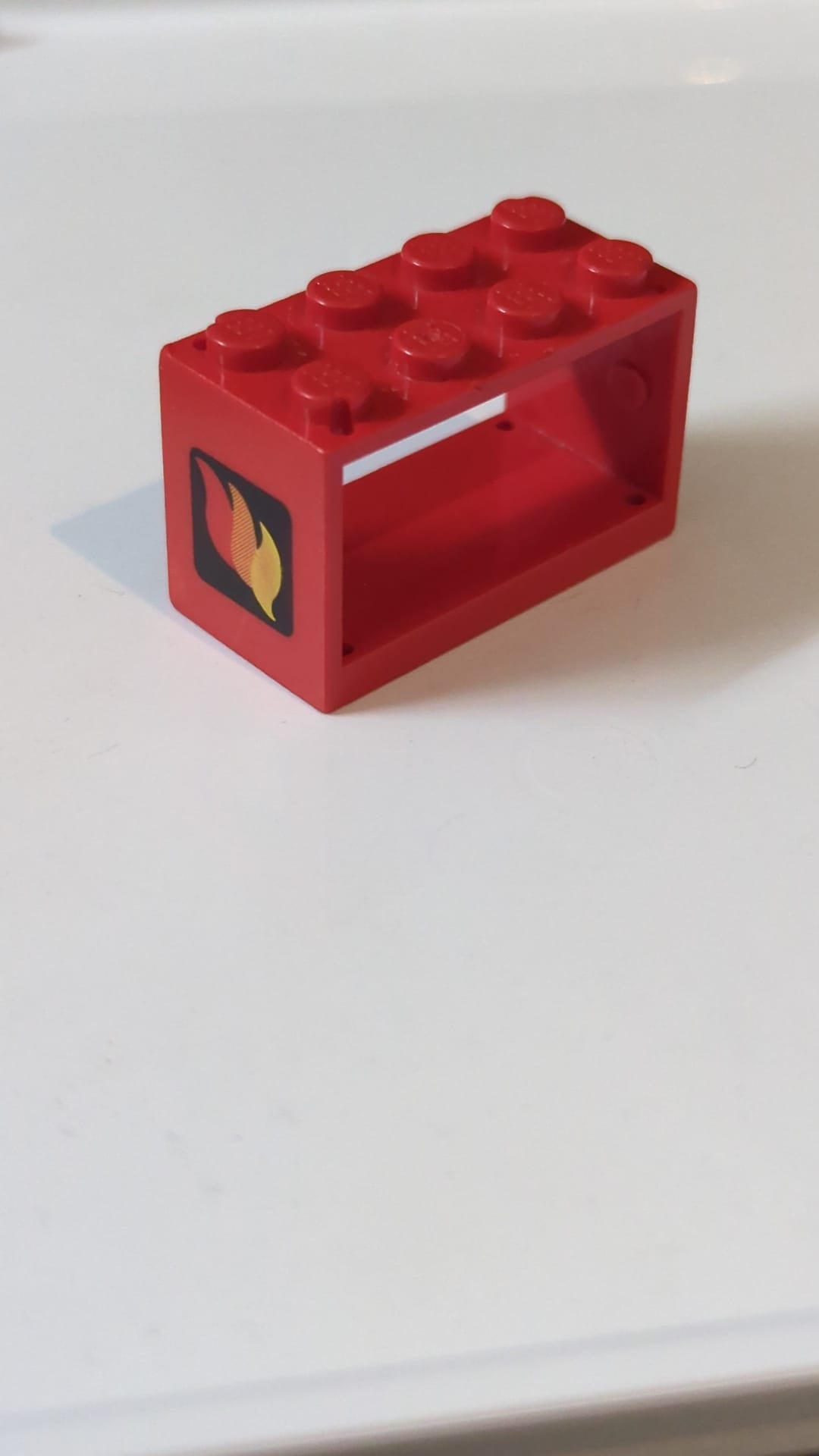 2x4x2 Schnurspulenhalter mit klassischem Fire-Logo-Muster rot