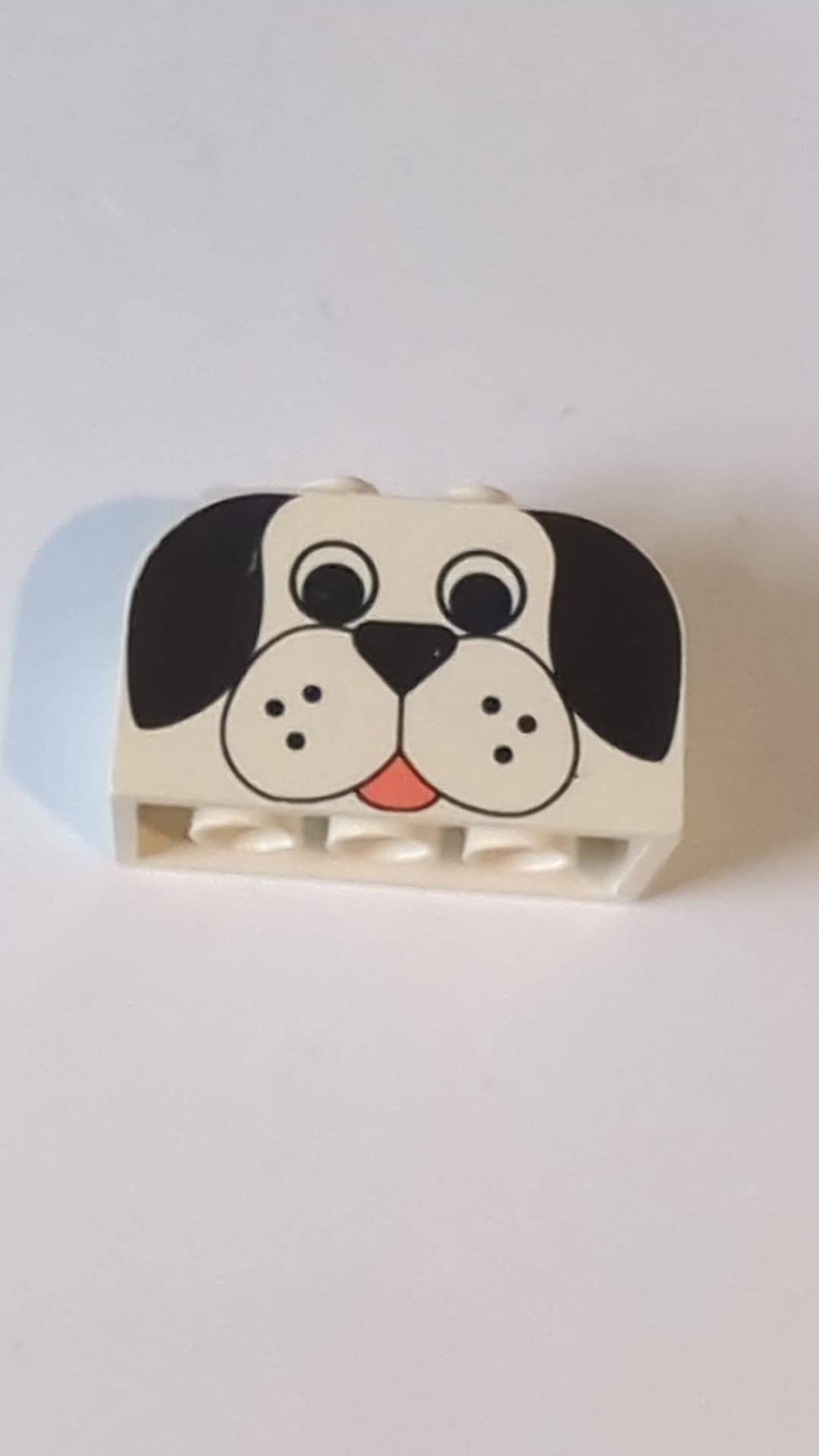 4x2x2 Schräge, gebogene Doppel-Gitterplatte mit 4 Noppen und Hundekopf-Muster weiß