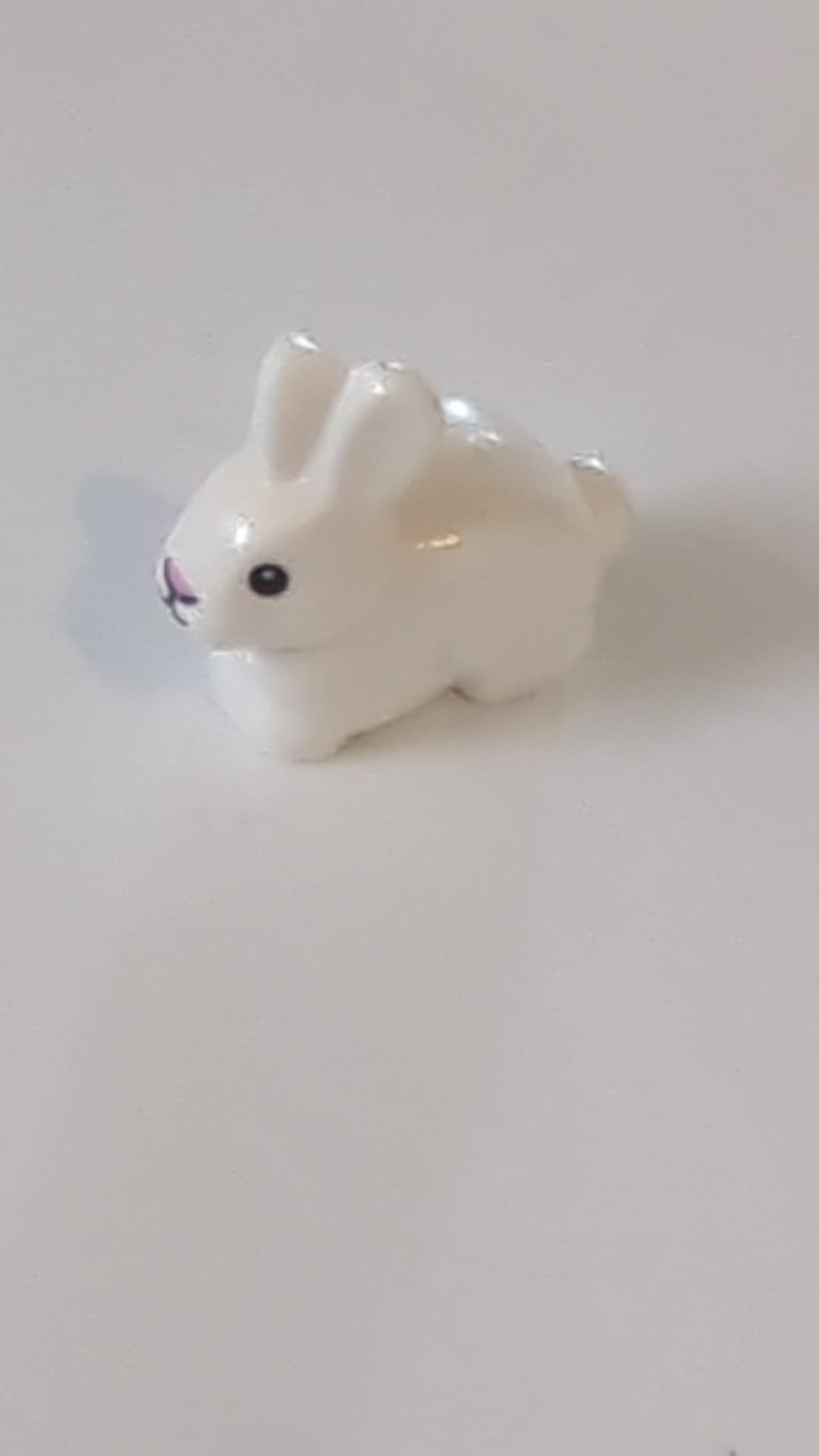 NEU Hase / Kaninchen mit schwarzen Augen und weißen Pupillen sowie leuchtend rosa Nasenmuster weiß