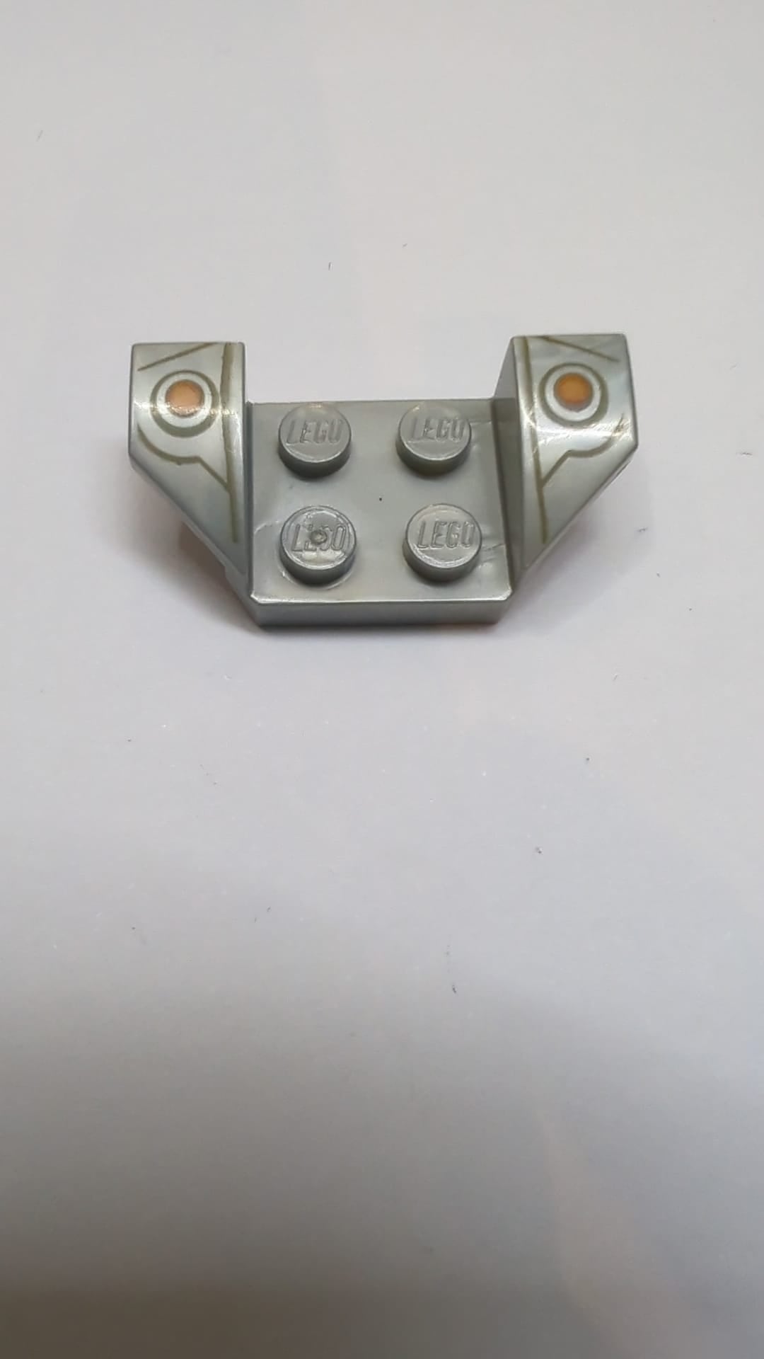 2x4 Fahrzeug, Kotflügel mit ausgestellten Flügeln und orangefarbenem Punkt- und Linienmuster pearlsilber