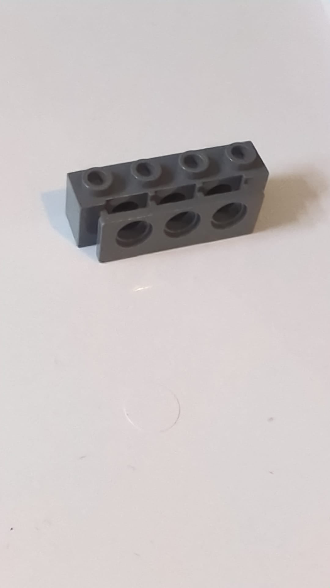 1x4 Stein Technic, modifizierter mit Stoßstangenhalter neudunkelgrau
