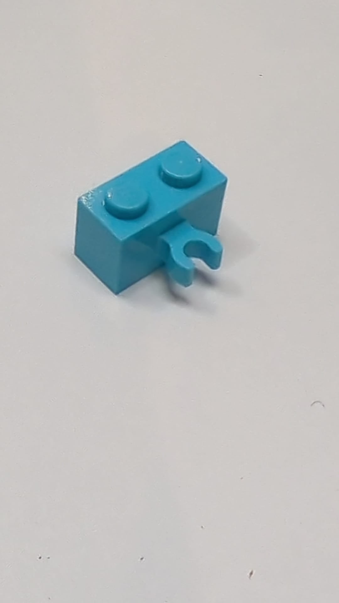 1x2 Stein modifiziert mit offenem O-Clip, dicker „Vertikaler Griff“ azur