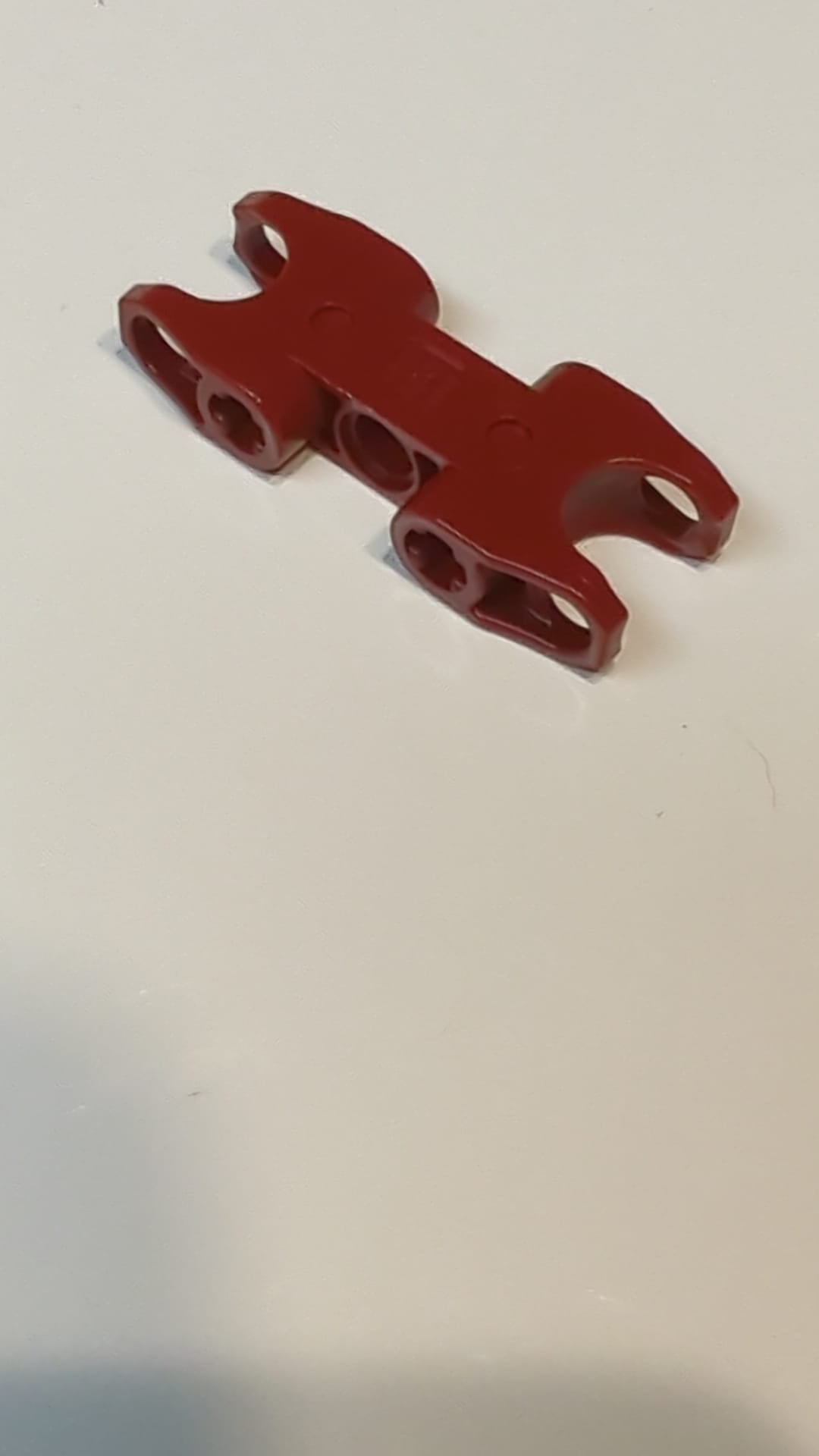 Technic, Achse- und Stiftverbinder 2 x 5 mit 2 Kugelgelenkaufnahmen, geschlossene Seiten, geschlossene Achslöcher dunkelrot