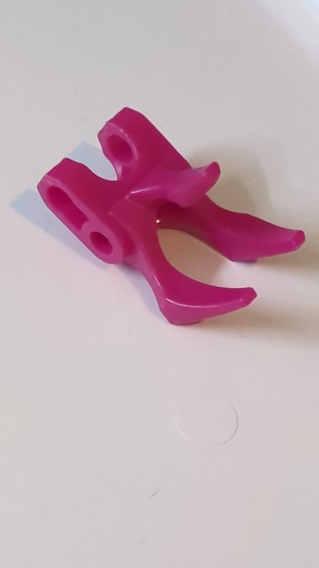 Große Figurenklaue mit Kugelgelenk magenta