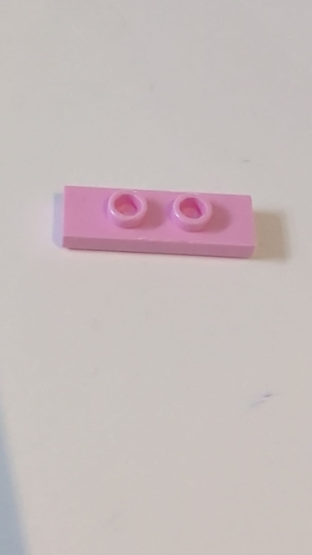 1x3 Platte, modifiziert mit 2 Bolzen „Doppelbrücke“ rosa