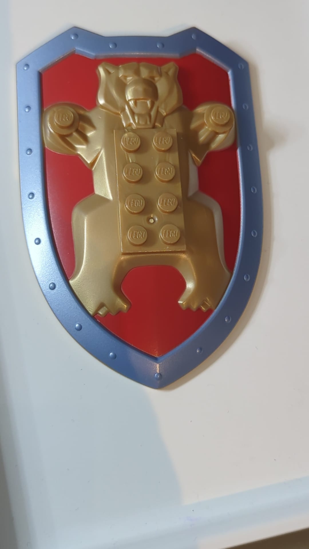 2x4 Großer Figurenschild, Stein-Relief, Motiv: Bär mit Muster in Rot und Perl-Sandblau dunkelgold