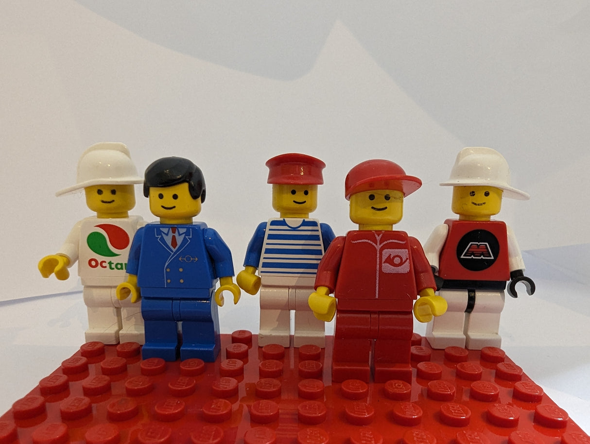 Bunte Tüte mit diesen 5 Minifiguren aus dem Bereich City