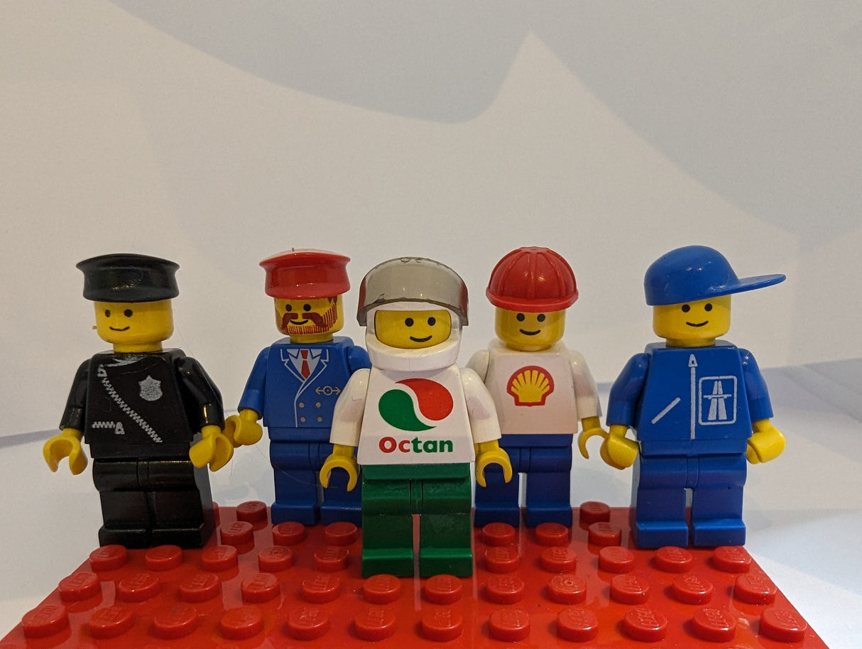 Bunte Tüte mit diesen 5 Minifiguren aus dem Bereich City