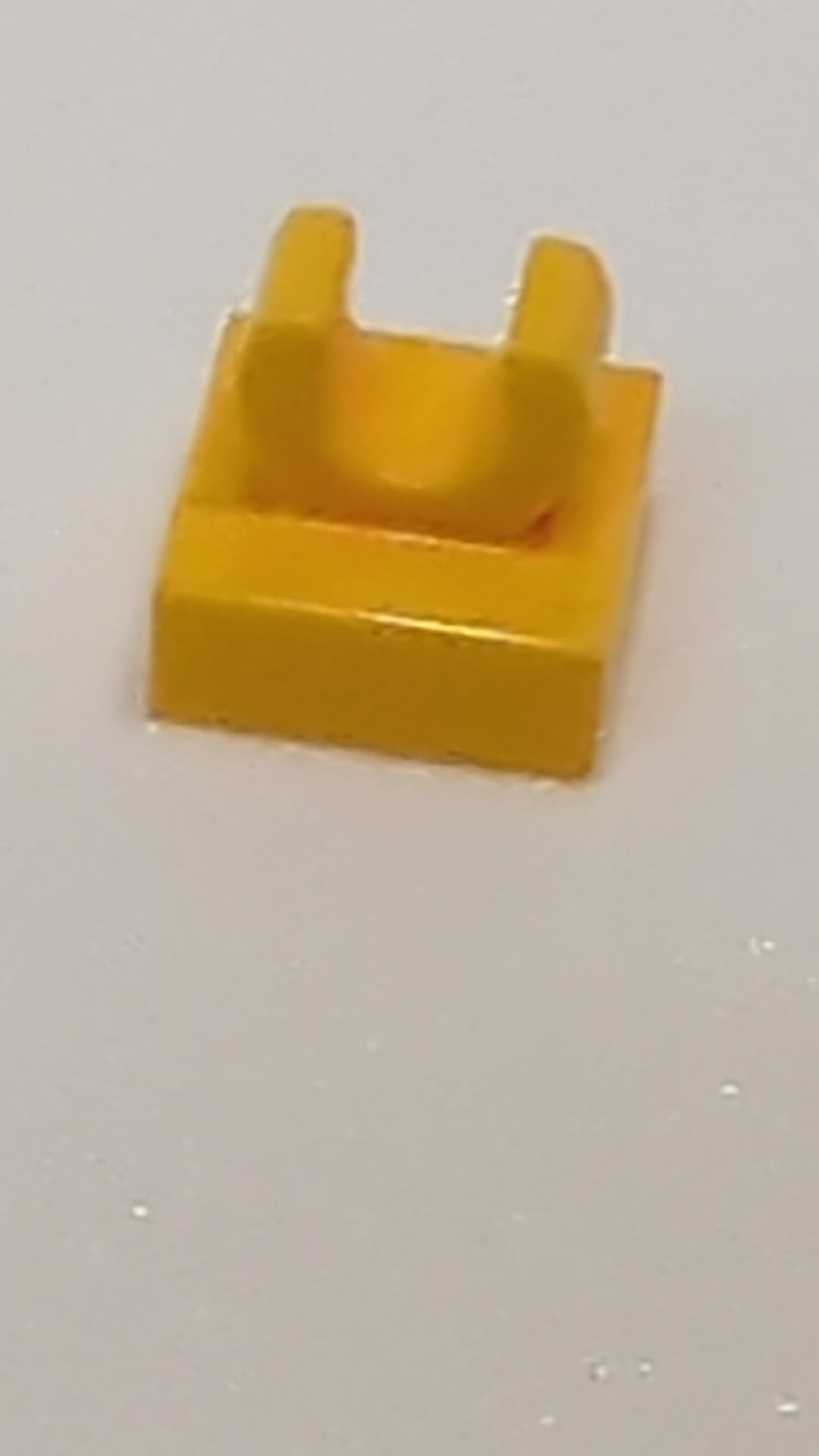 NEU Fliese, modifiziert 1 x 1 mit offenem O-Clip hellorange