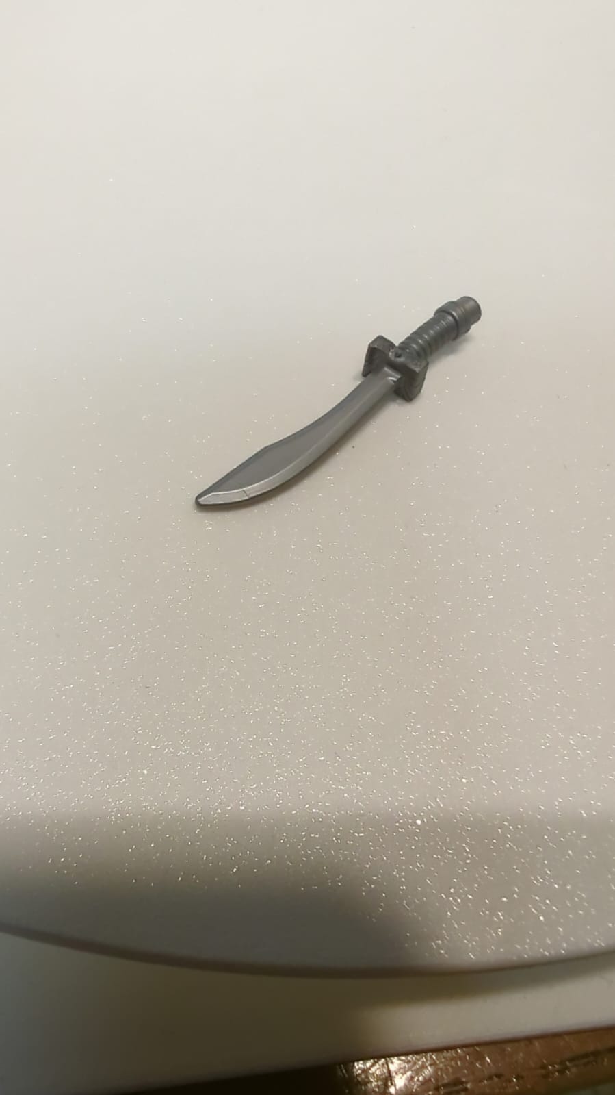 NEU Minifigur, Waffenschwert, gebogene Klinge mit Säbel/Dao und Griff mit Stangenende pearlsilber