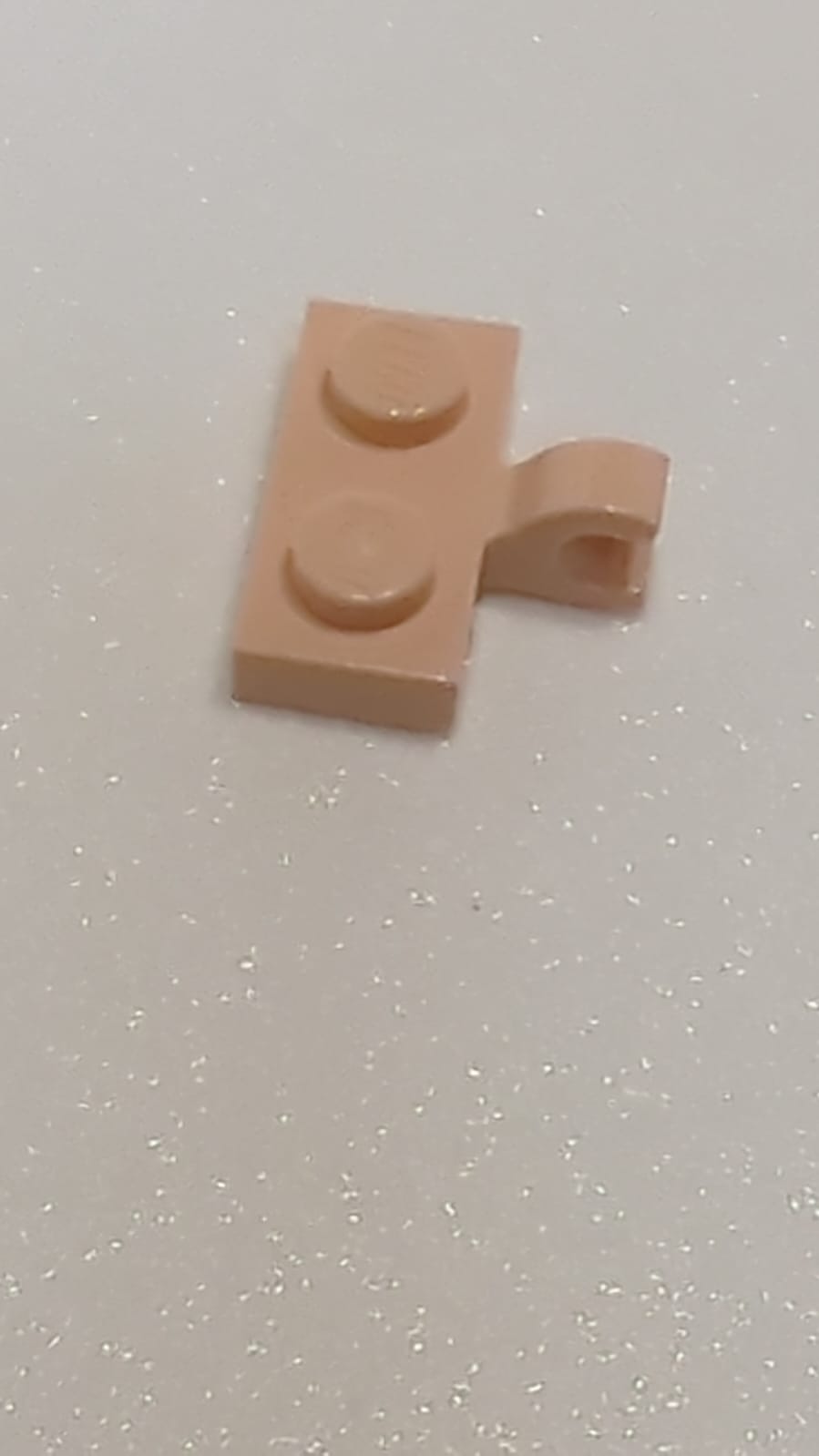 NEU Platte, modifiziert 1 x 2 mit Clip, seitlich horizontal nougat (hell)