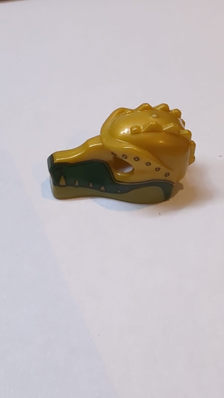 Minifigure, Headgear Mask Crocodile with Gold Teeth and Black Diamonds Pattern