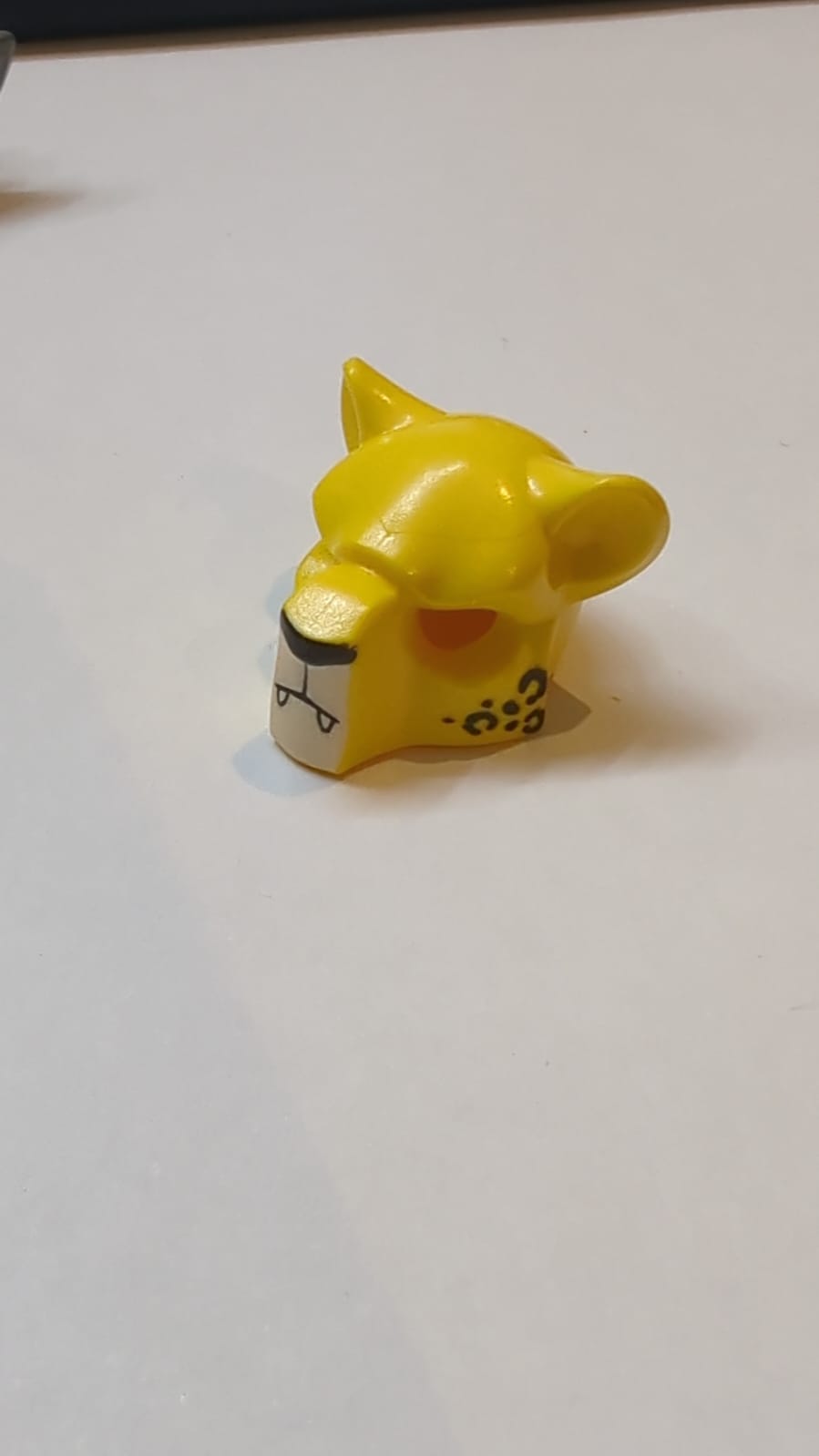 Minifigure, Headgear Mask Feline with Black Nose, Leopard Spots and Fangs Pattern