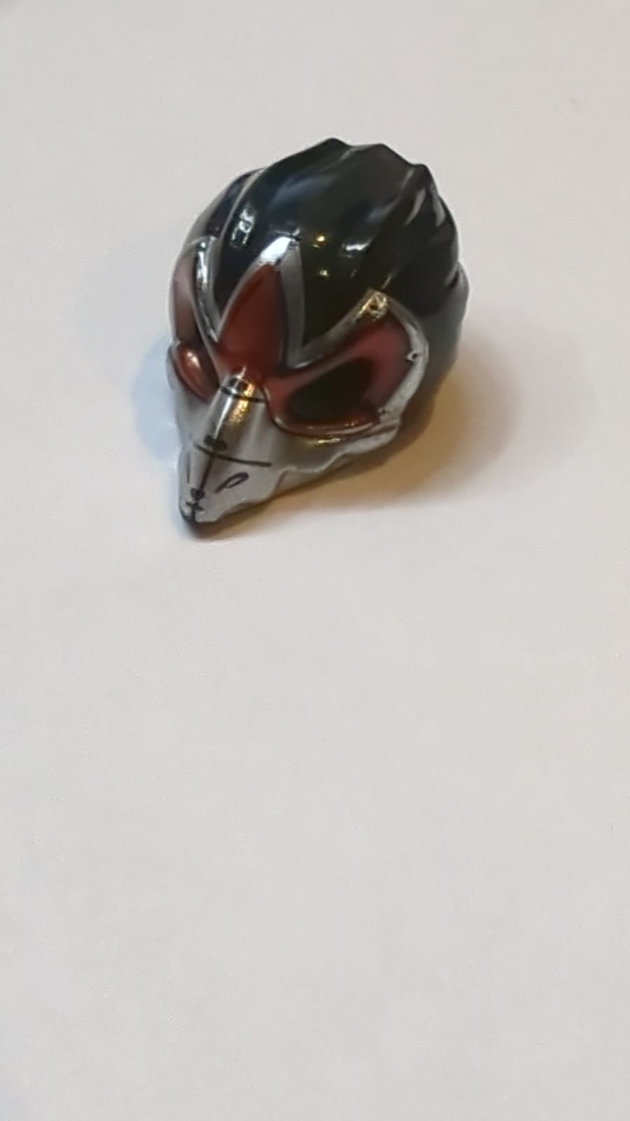 Minifigure, Headgear Mask Bird (Raven) with Silver Beak and Dark Red Markings Pattern