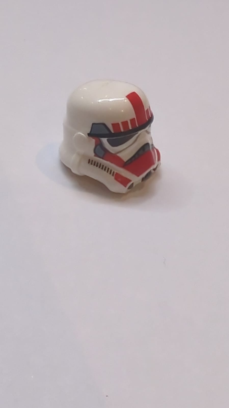 Kopfbedeckung Helm SW Sturmtruppler, 2 Kinnlöcher, Rot- und Sandblaues Muster (Imperialer Schocktruppler), weiß