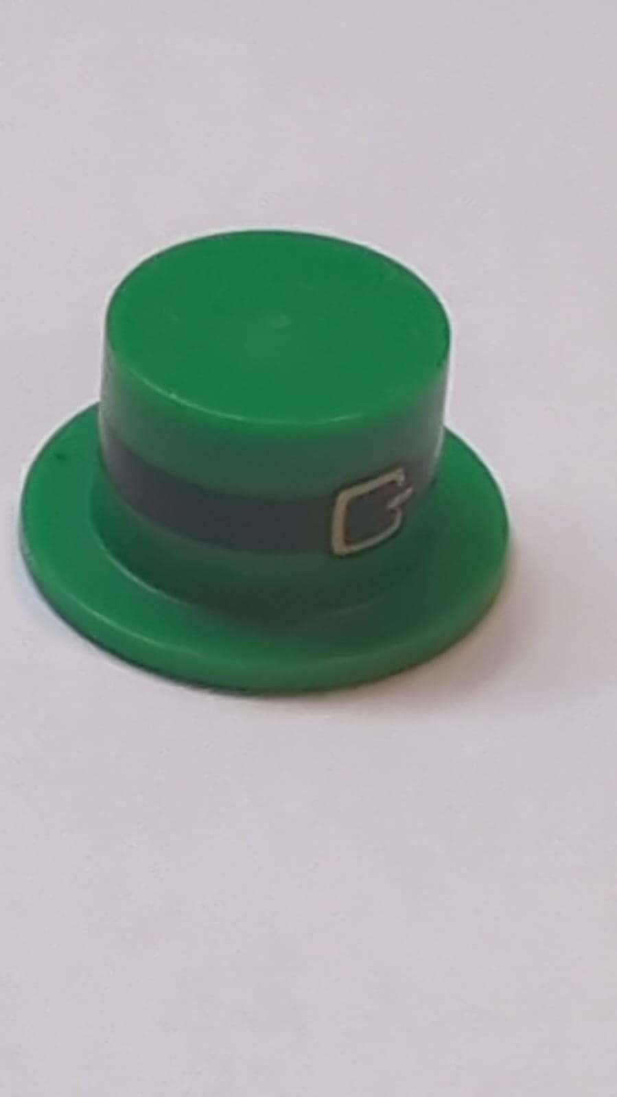 Kopfbedeckung Hut, Zylinder mit schwarzem Gürtel und goldener Schnalle grün