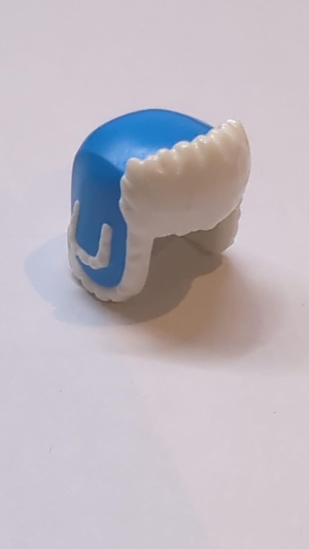 Kopfbedeckung Uschanka-Hut mit geformtem beigefarbenem Fellfuttermuster dunkelazur