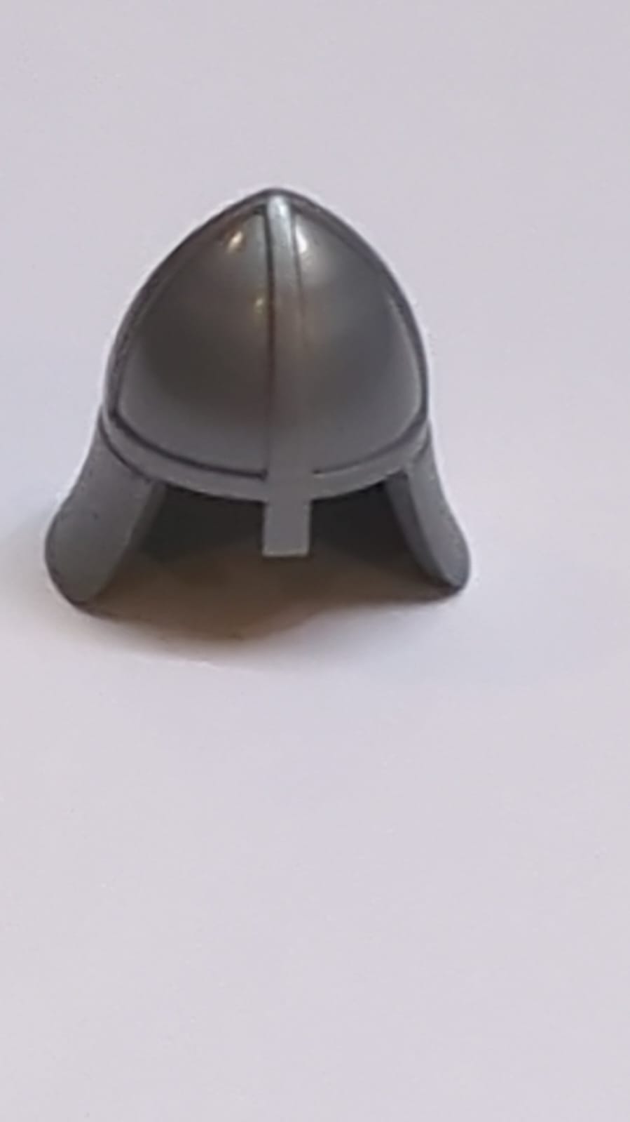 NEU Minifigur Kopfschutz Helm mit Nasenschutz mit schrägem Nackenprotektor pearlsilber