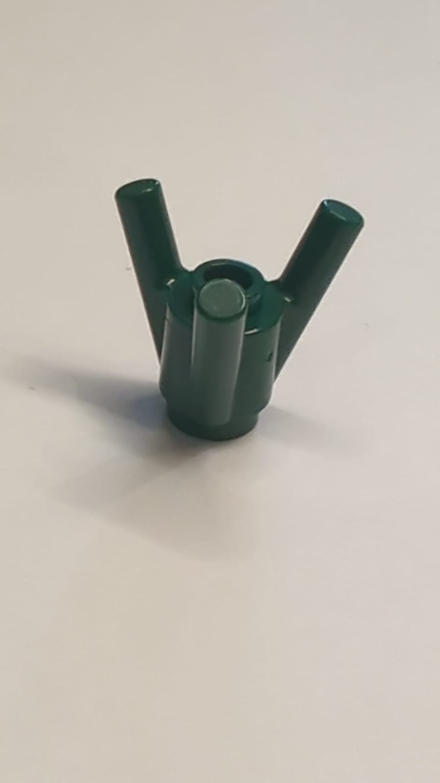 NEU Stein, rund 1 x 1 mit 3 diagonalen Stangen dunkelgrün