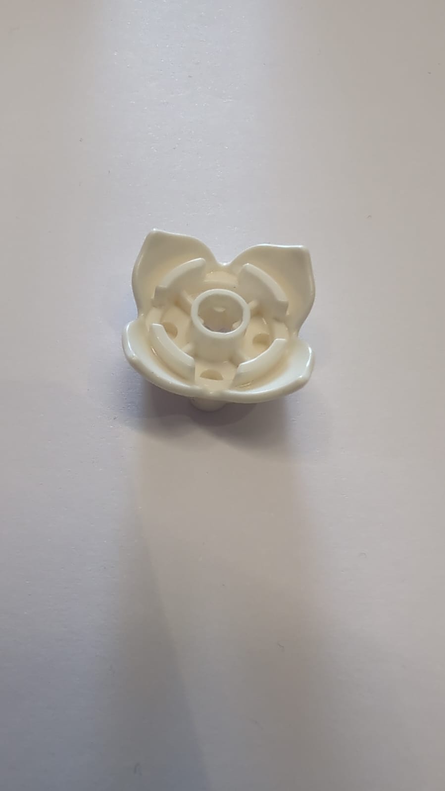 2x2 Blüte mit 4 Blütenblättern und Achsloch weiß