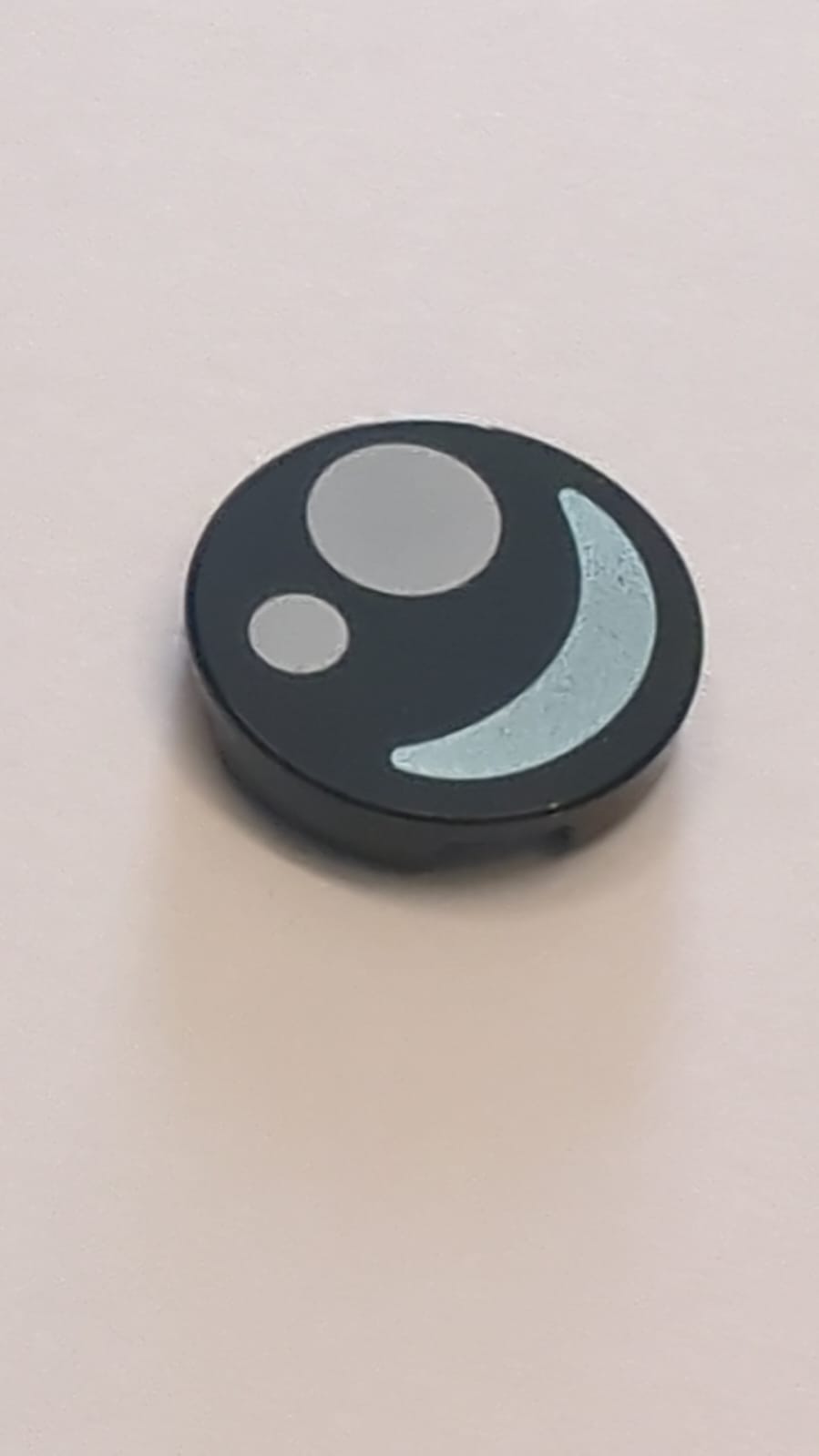 NEU Fliese, rund 2 x 2 mit Noppenhalter bedruckt mit Auge und Halbkreis schwarz