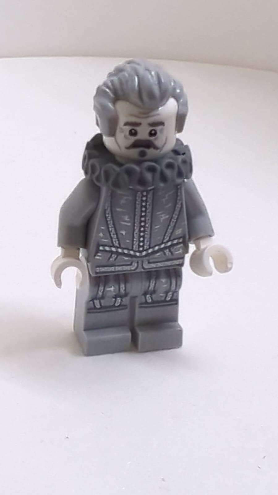 NEU Fast kopfloser Nick - neudunkelgrauer Kragen hp562