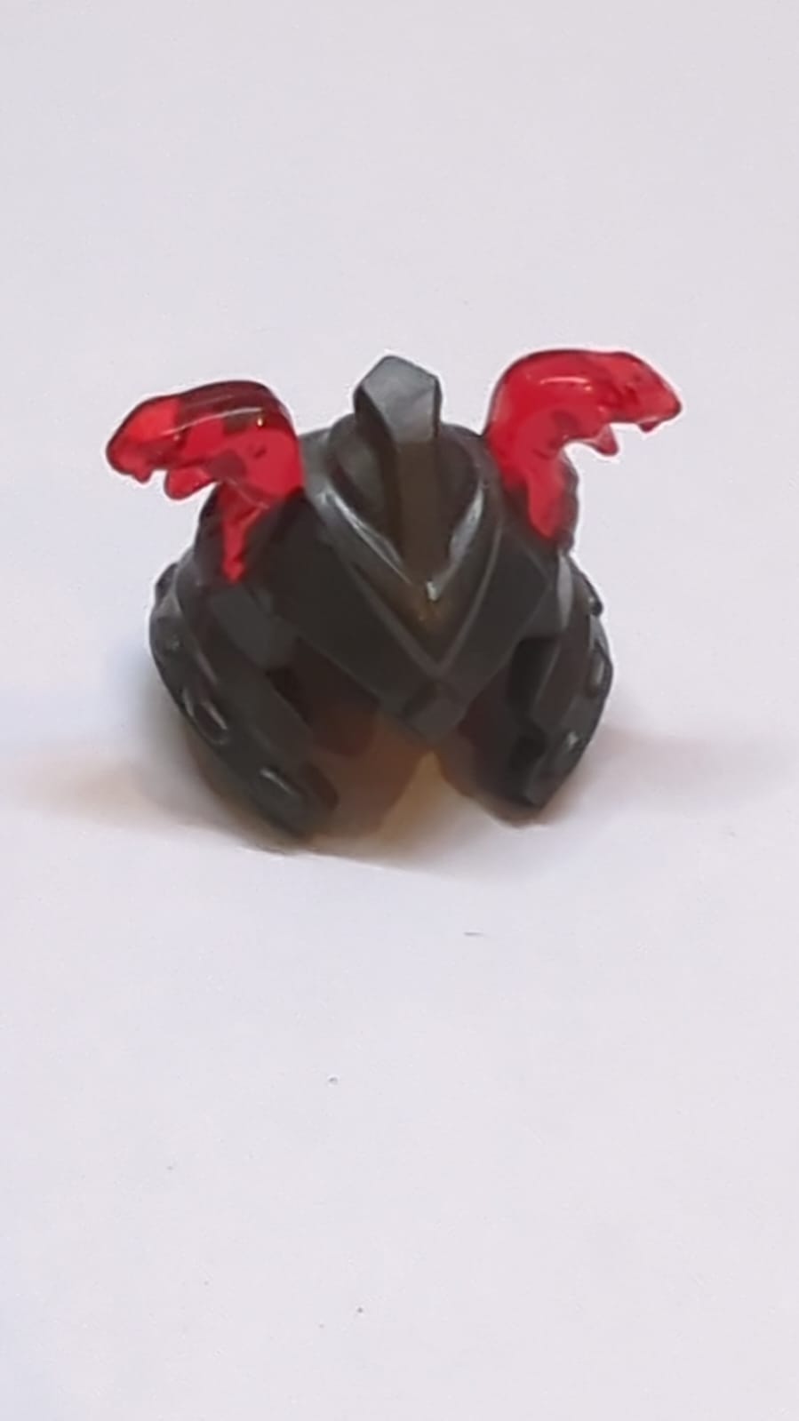 Kopfbedeckung Helm Ninjago mit Wangenprotektor und geformtem transrotem Schlangenkopf-Muster