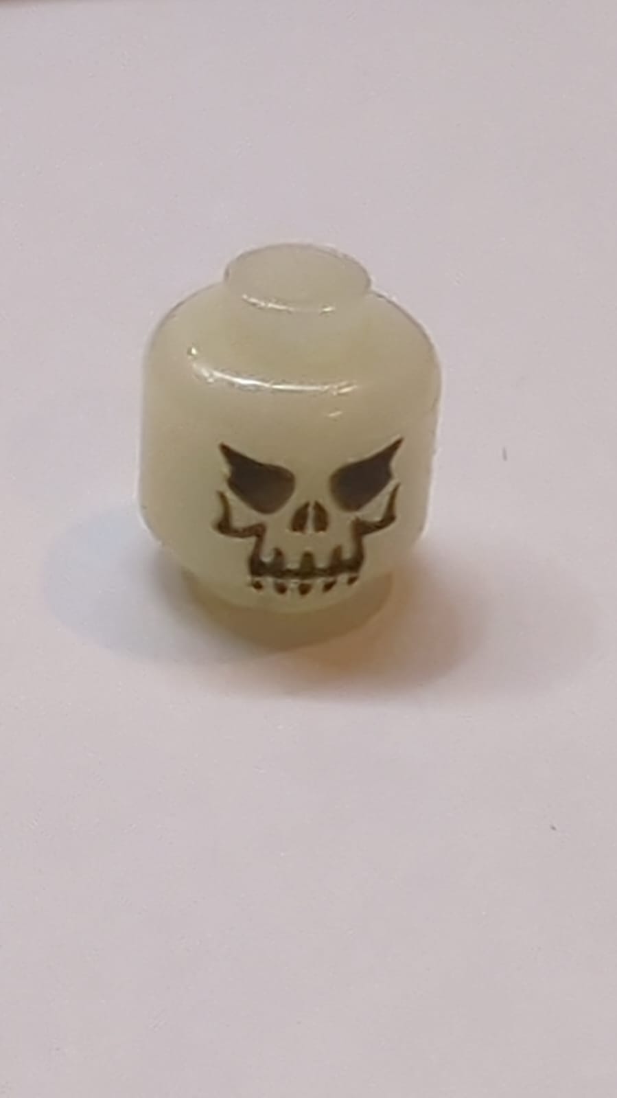 Kopf Schädel Böse mit Augenbrauen, Schwarzes Druckmuster